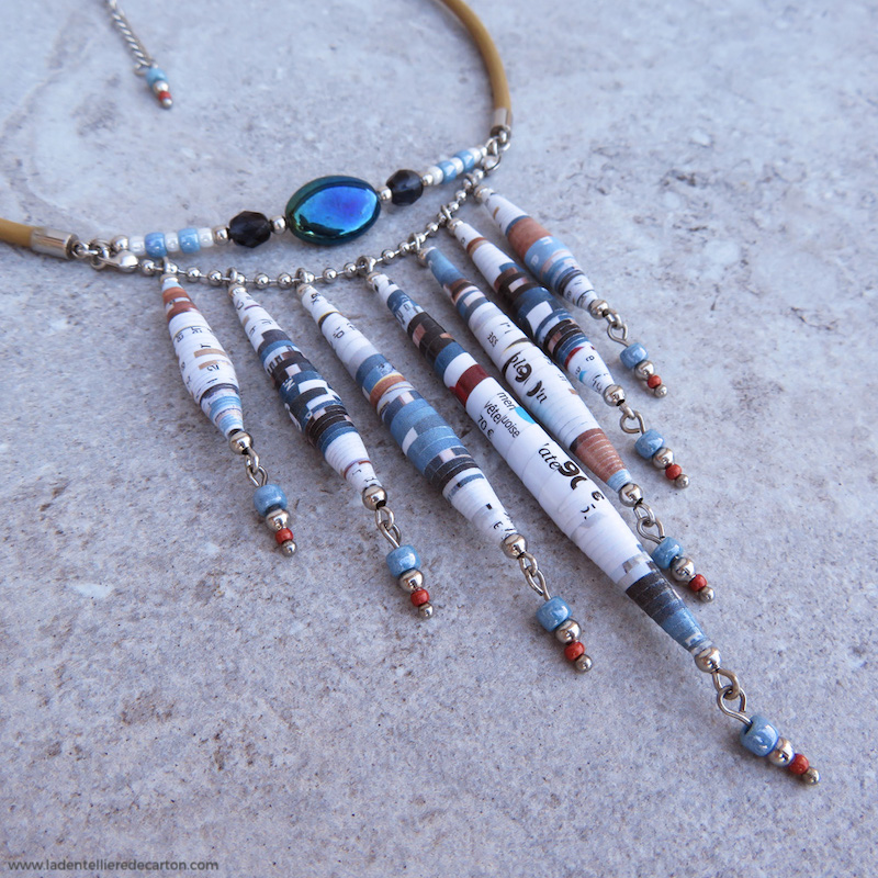 Détail d'un collier réalisé avec des perles upcyclées